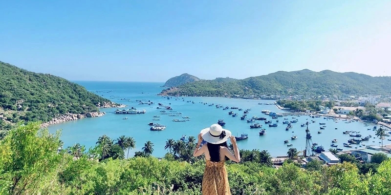 Kinh nghiệm du lịch vịnh Vĩnh Hy, khám phá 1 trong 4 vịnh biển đẹp nhất  Việt Nam.
